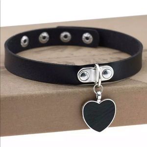 Black heart necklace choker collar